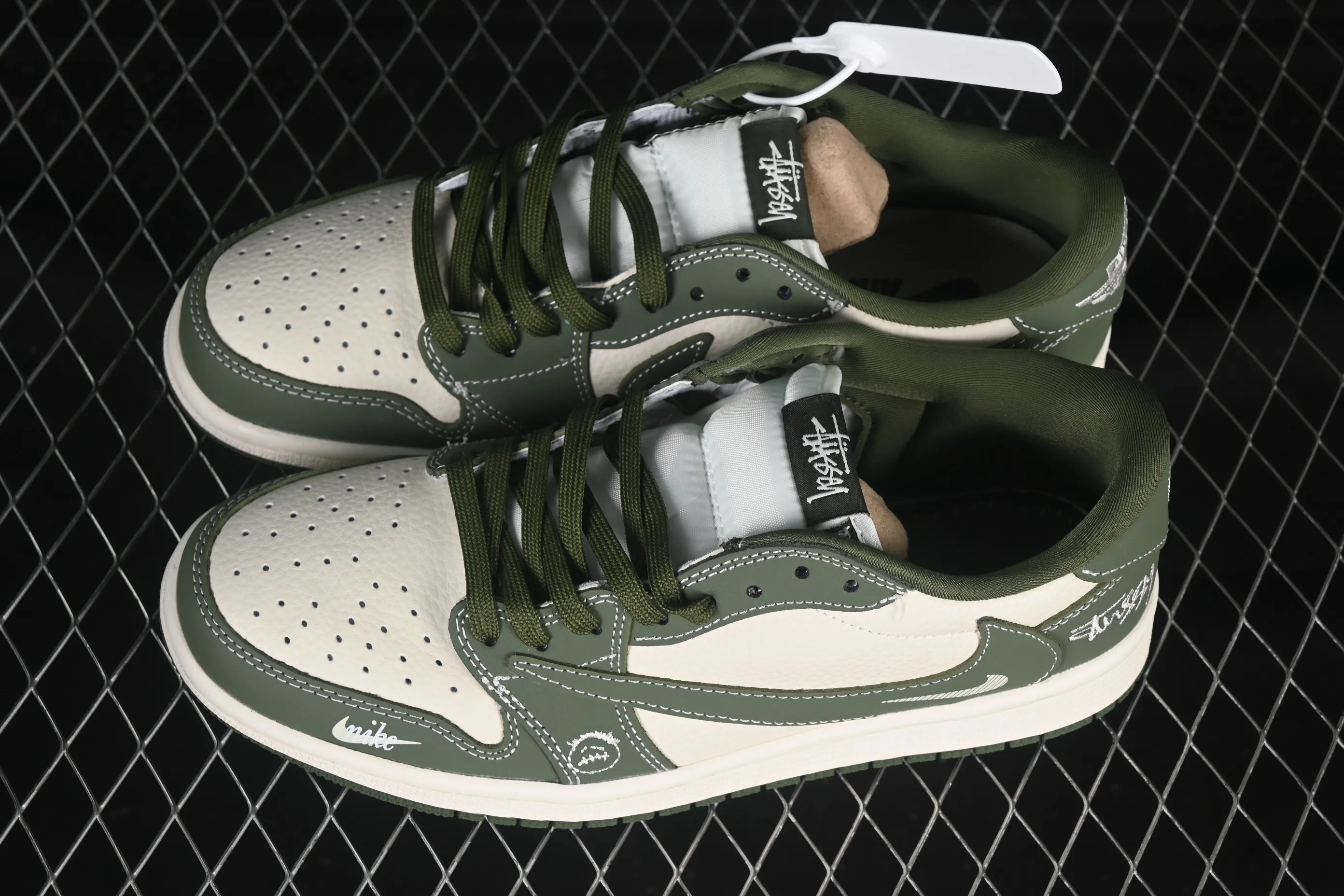 All Categories Air Jordan Jordan Series Basketball Shoes Air Jordan 1 Low High-end Customized Low-top Shoes Travis Scott x Fragment Design x Air Jordan 1 Low OG SP AJ1 Stussy Co-branded Green Grimace Low-top Cultural Casual Shoes XS2024-025
